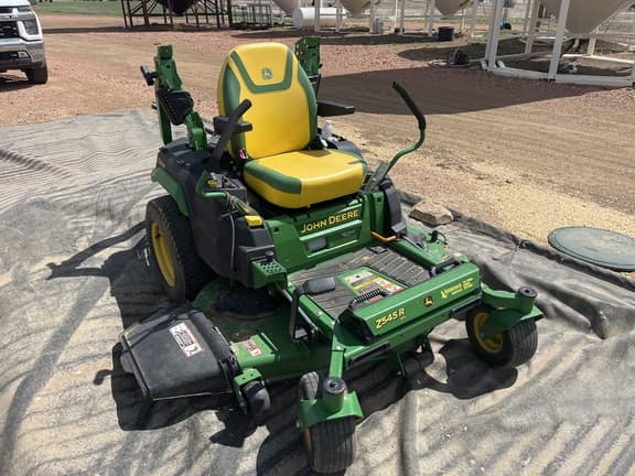 Image of John Deere Z545R equipment image 1