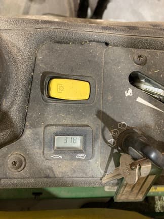 Image of John Deere Z720E equipment image 4