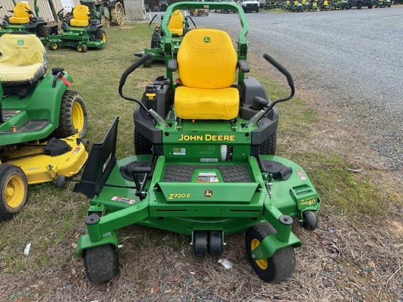 2023 John Deere Z720E Equipment Image0