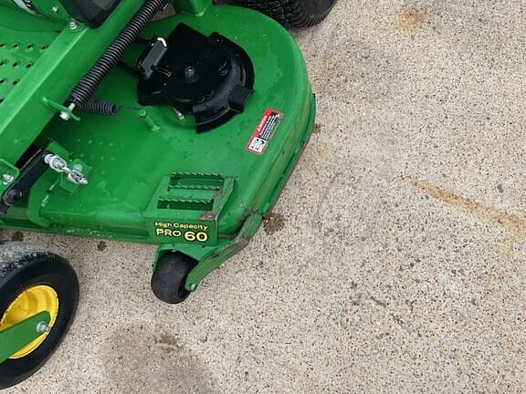 Image of John Deere Z720E equipment image 3