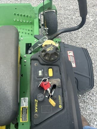 Image of John Deere Z720E equipment image 4