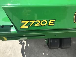 Main image John Deere Z720E 25