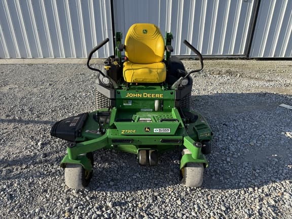 Image of John Deere Z720E equipment image 2