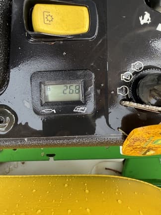 Image of John Deere Z720E equipment image 4