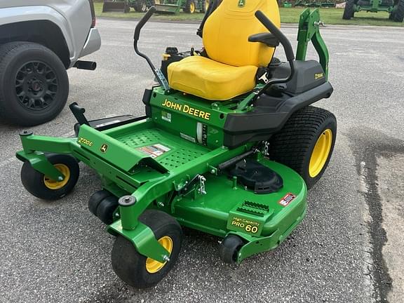 Image of John Deere Z720E Primary Image