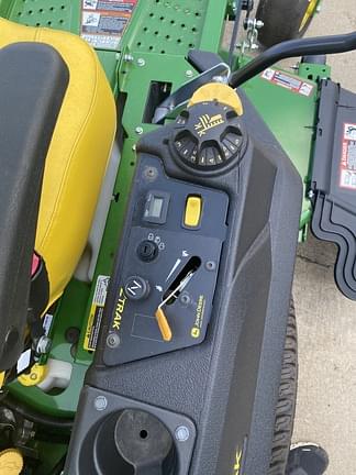 Image of John Deere Z720E equipment image 4