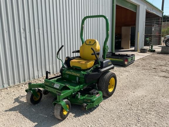 Image of John Deere Z735M equipment image 1