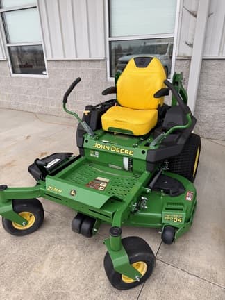 Image of John Deere Z735M equipment image 1
