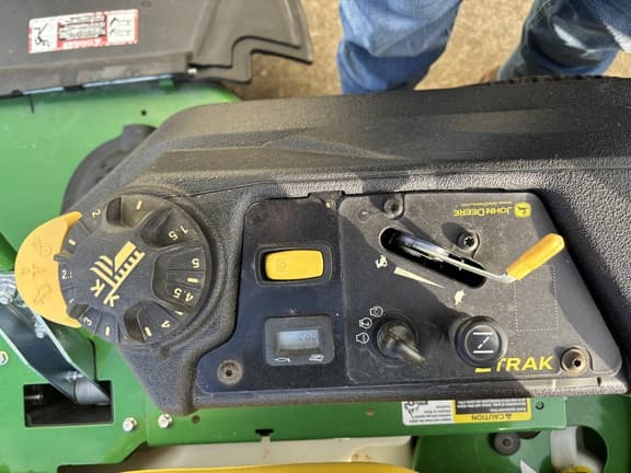 Image of John Deere Z735M equipment image 3