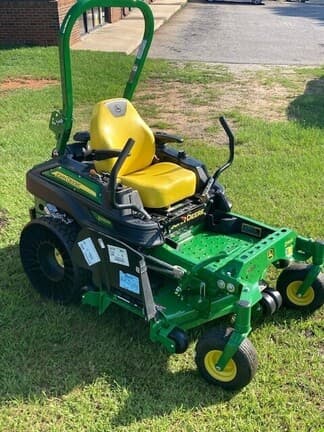 Image of John Deere Z920M equipment image 1