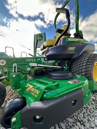 Image of John Deere Z920M equipment image 1