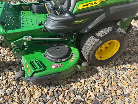 Image of John Deere Z920M equipment image 1