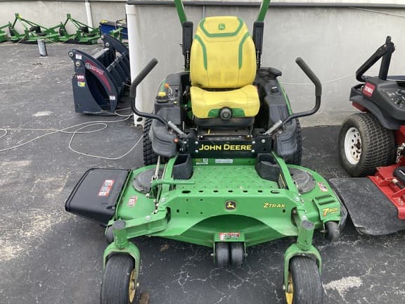 Image of John Deere Z920M equipment image 1