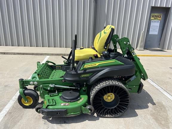 Image of John Deere Z930M equipment image 1