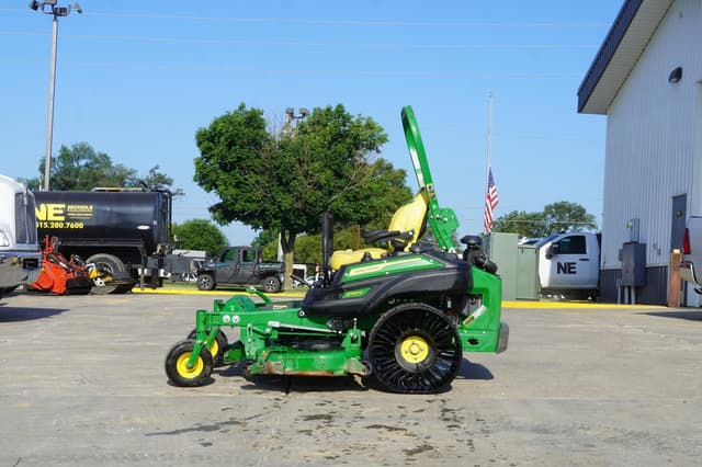 Image of John Deere Z930M equipment image 1