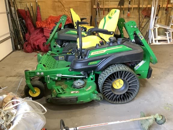 Image of John Deere Z930M equipment image 1