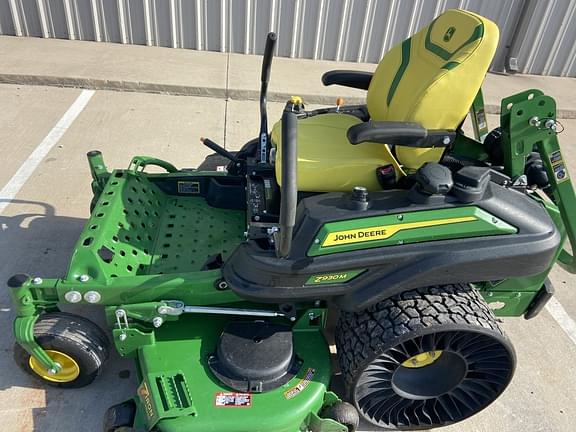 Image of John Deere Z930M equipment image 3