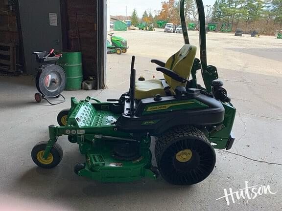 Image of John Deere Z930M equipment image 1