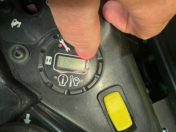 Image of John Deere Z930M equipment image 4
