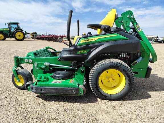 Image of John Deere Z930M equipment image 1