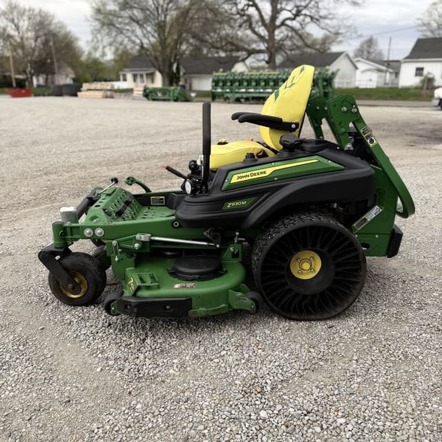 Image of John Deere Z930M equipment image 1