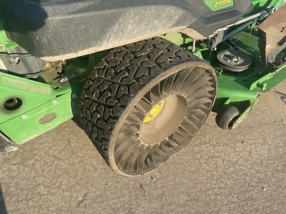 Image of John Deere Z930M equipment image 4