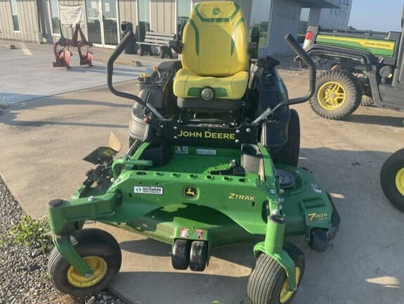 Image of John Deere Z930M equipment image 1