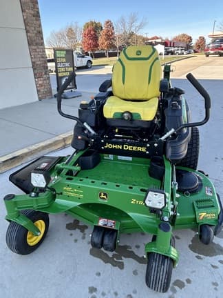 Image of John Deere Z930M equipment image 1