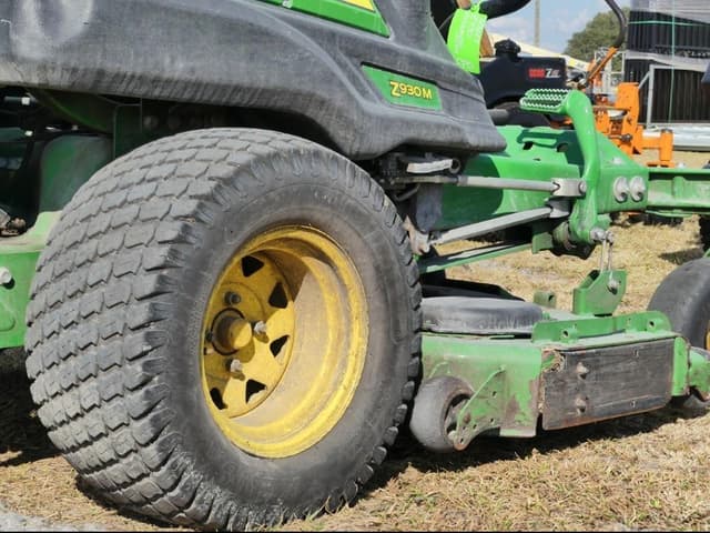 Image of John Deere Z930M equipment image 4