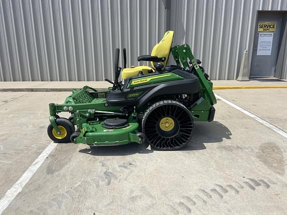 Image of John Deere Z930M equipment image 1