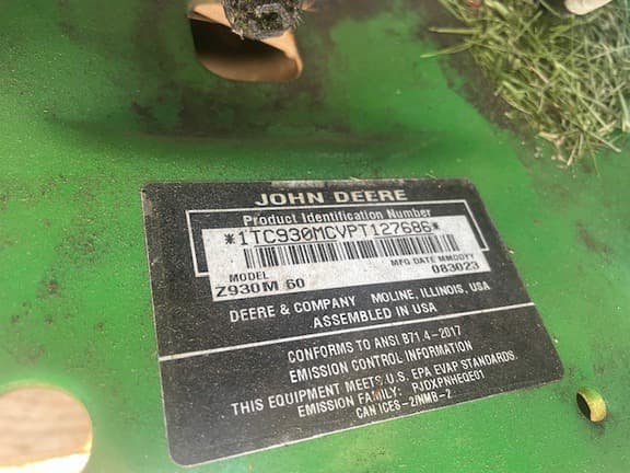 Image of John Deere Z930M equipment image 1