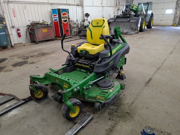 Image of John Deere Z930M equipment image 1