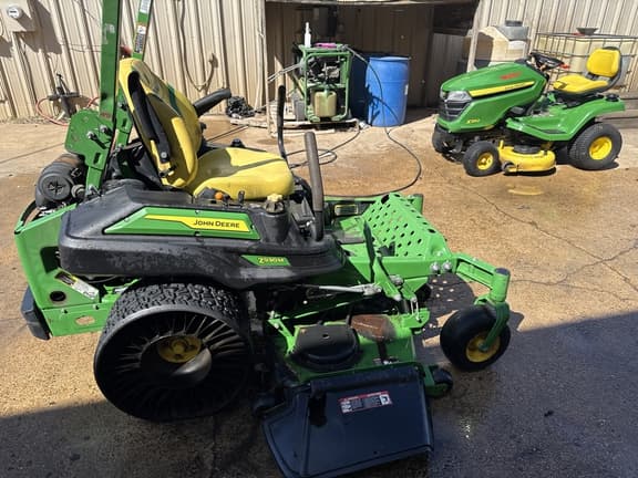 Image of John Deere Z930M equipment image 1