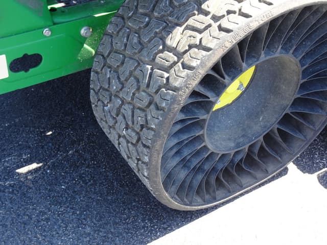 Image of John Deere Z930M equipment image 3