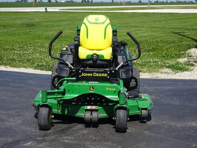 Image of John Deere Z930M equipment image 1