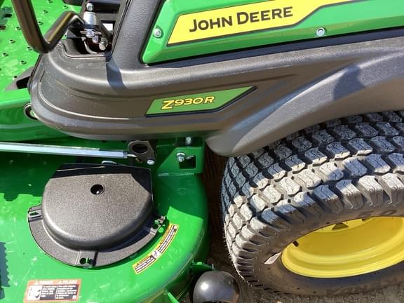 Image of John Deere Z930R equipment image 1