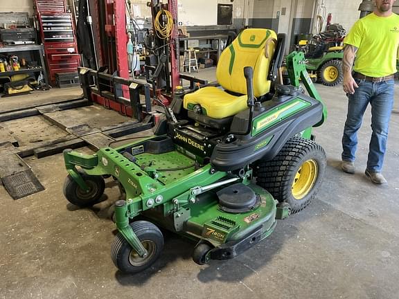 Image of John Deere Z930R equipment image 1