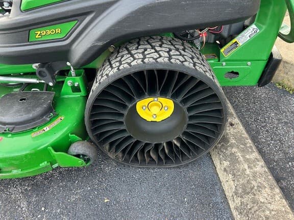 Image of John Deere Z930R equipment image 4