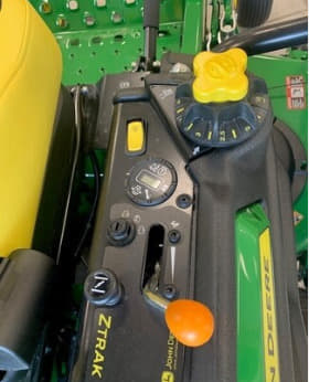 Image of John Deere Z950M equipment image 4