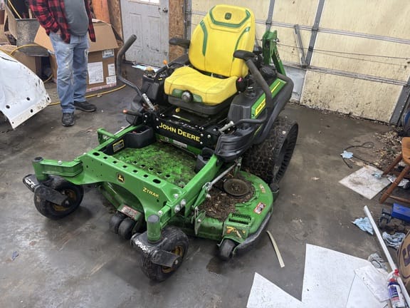 2023 John Deere Z950M Equipment Image0