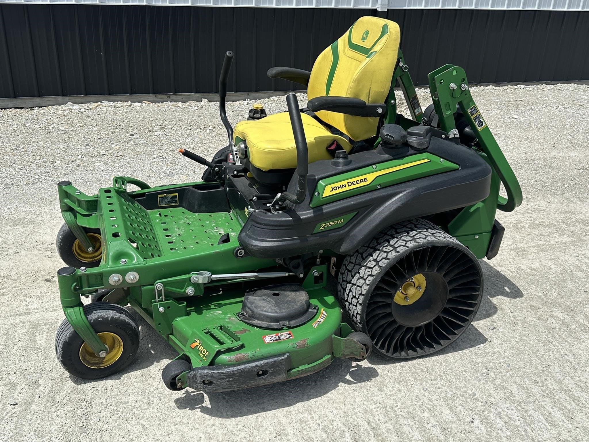 Main image John Deere Z950M