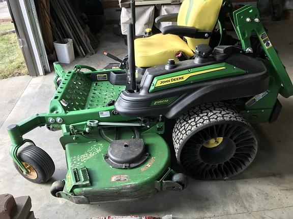 Image of John Deere Z950M equipment image 1