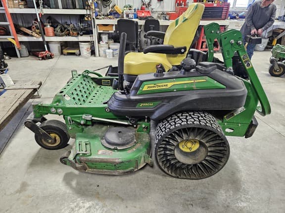 Image of John Deere Z950M equipment image 1