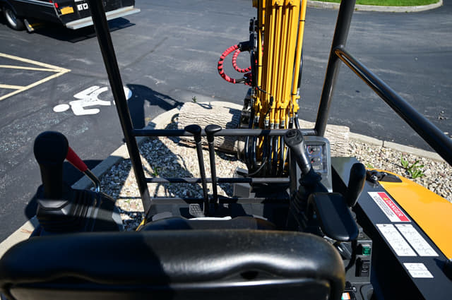 Image of Kato HD30V5 equipment image 4