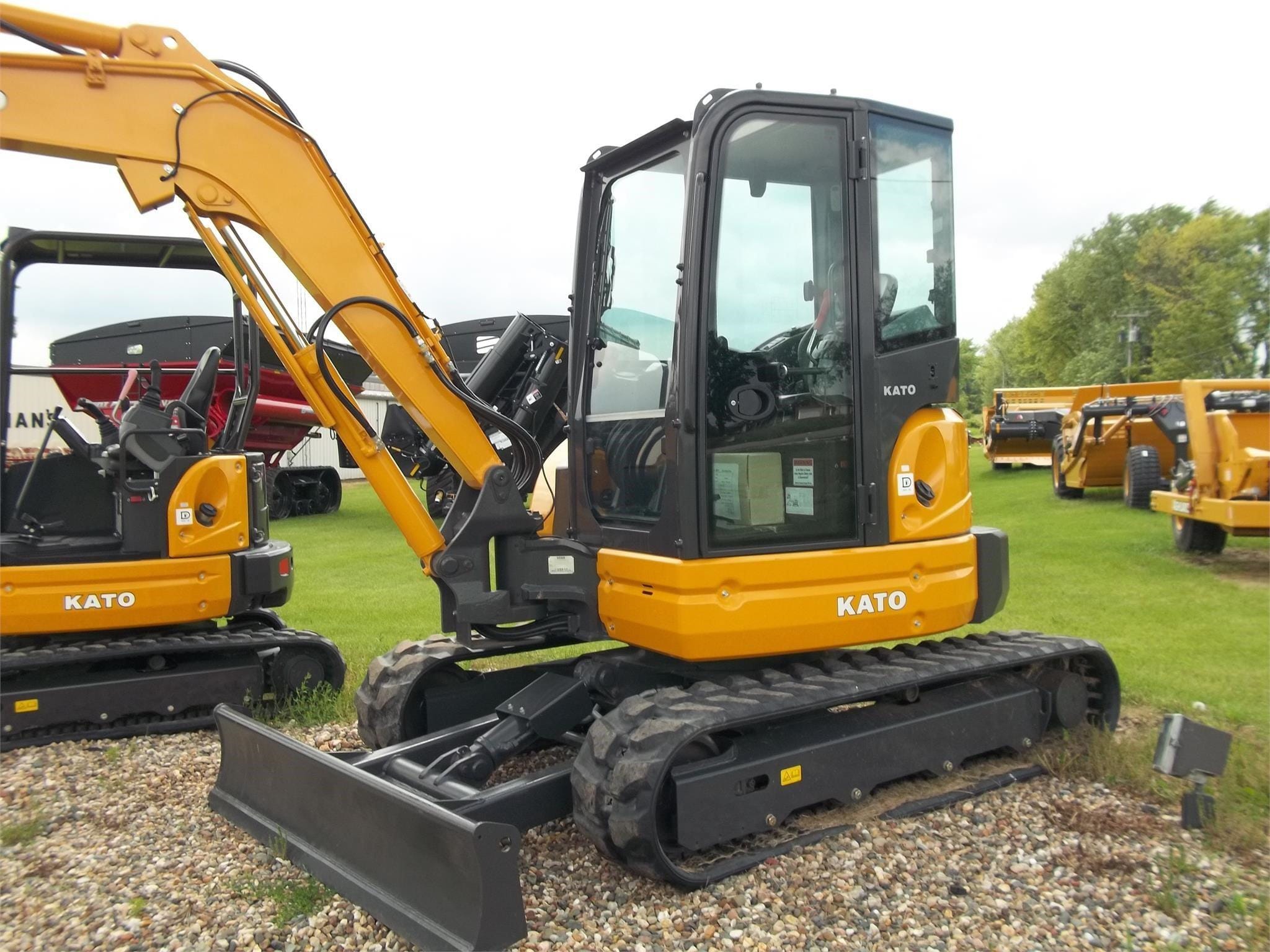 2023 Kato HD60V5 Equipment Image0