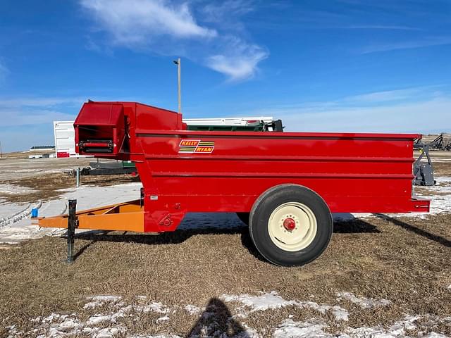 Image of Kelly Ryan Feed-R-Wagon equipment image 1