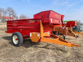 2024 Kelly Ryan Feed-R-Wagon Equipment Image0