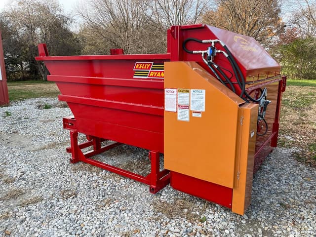 Image of Kelly Ryan Feed-R-Wagon equipment image 1