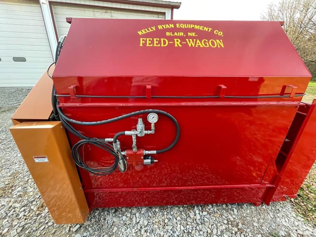Image of Kelly Ryan Feed-R-Wagon equipment image 2