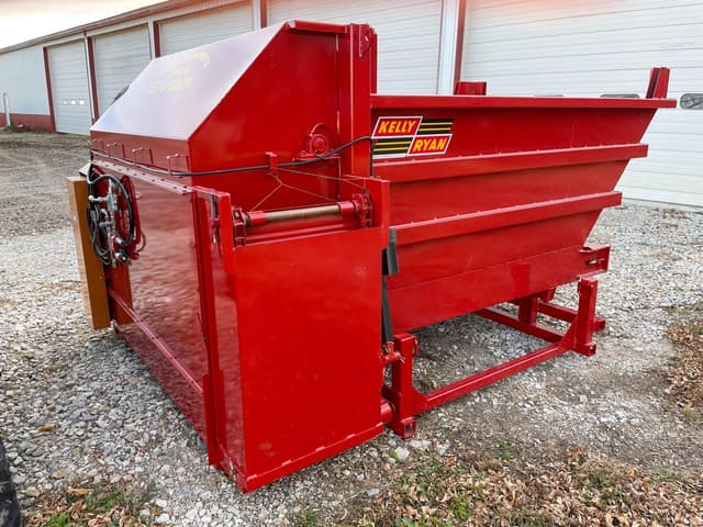 Image of Kelly Ryan Feed-R-Wagon equipment image 4